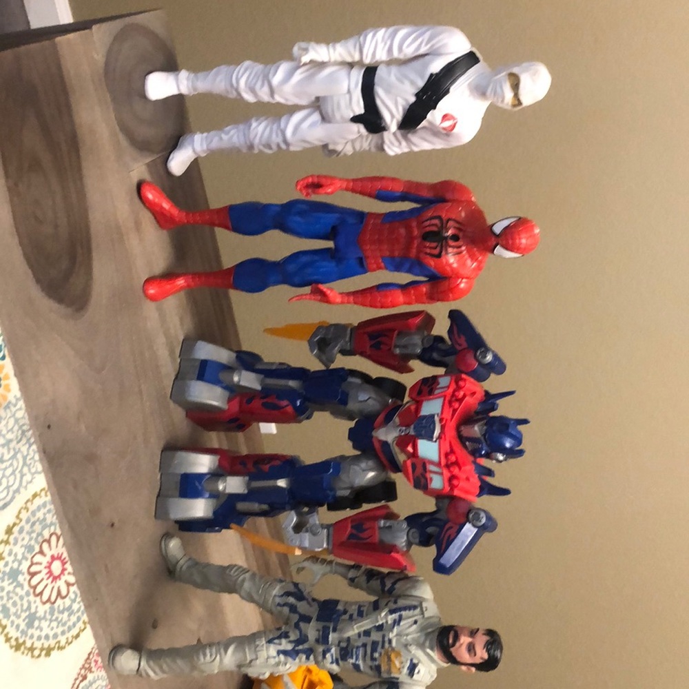 4 action figures